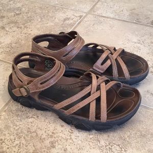 Ladies Keen brown leather sandals, size 8.5